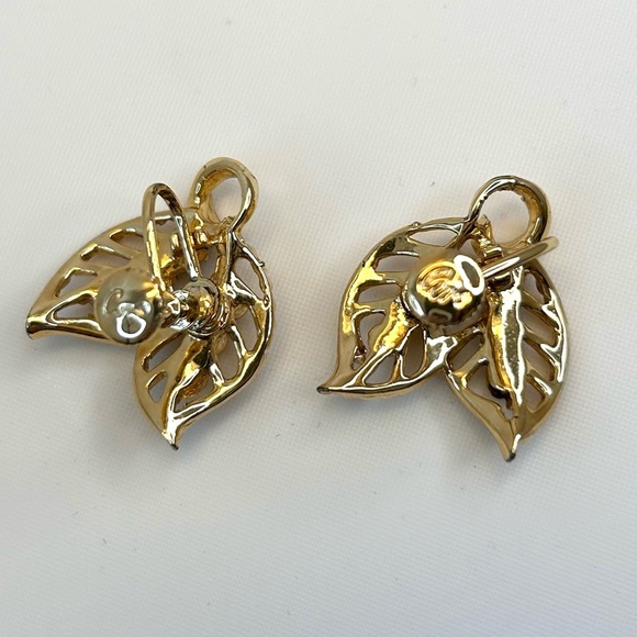 Coro Screw Back Earrings Gold Tone Faux Amethyst Stones Leaf Design - Picture 10 of 10